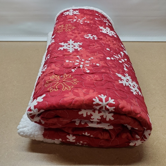 Red & White Snowflake Furry Throw - Picture 7 of 10
